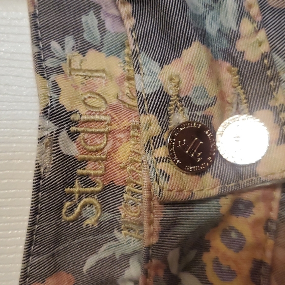 Studio F floral jeans size 8 skinny! - Picture 4 of 4